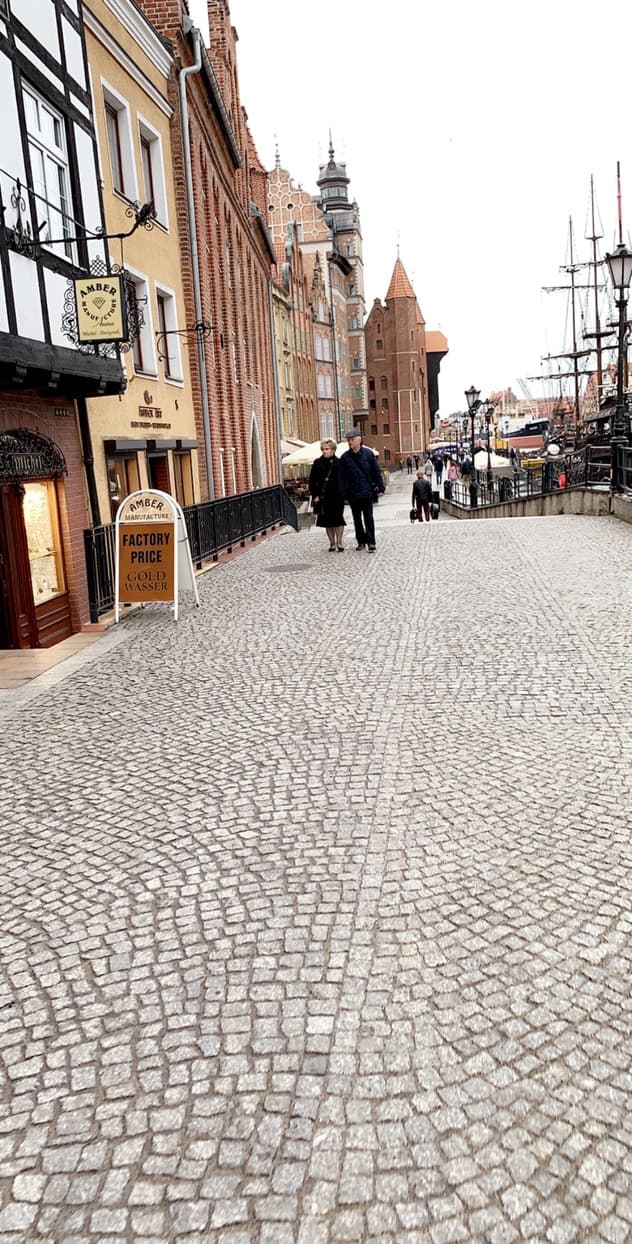 Gate og historiske fasader i Gdansk