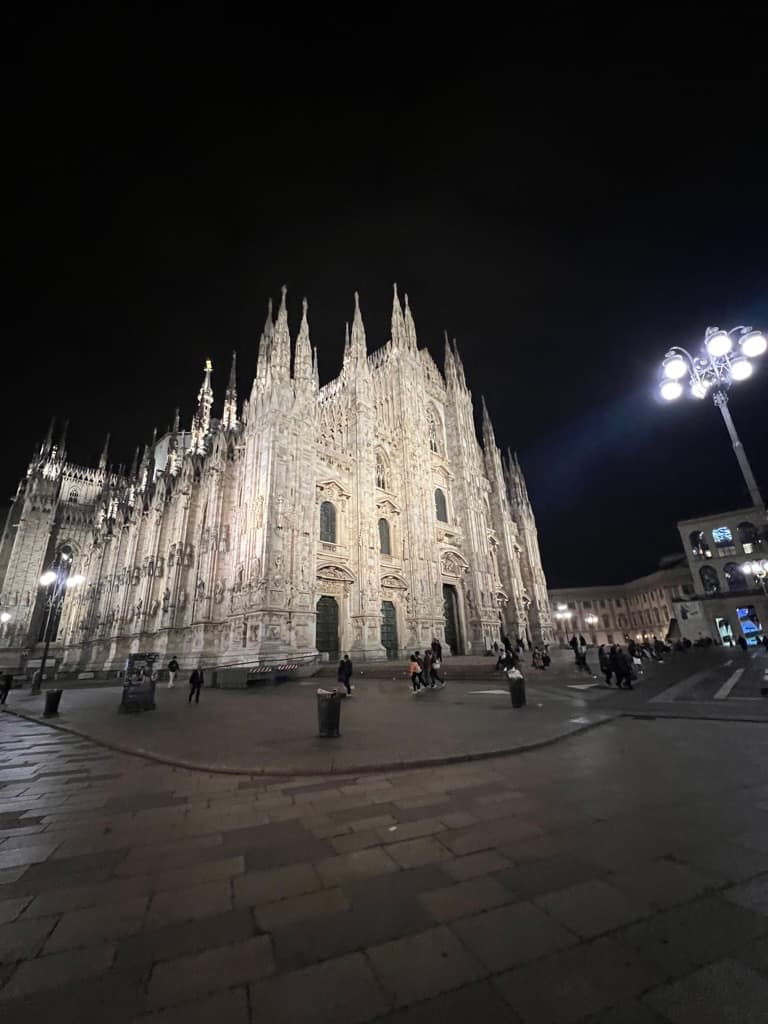 Duomo i Milano om kvelden