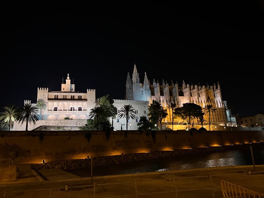 La Seu-katedralen i Palma om kvelden