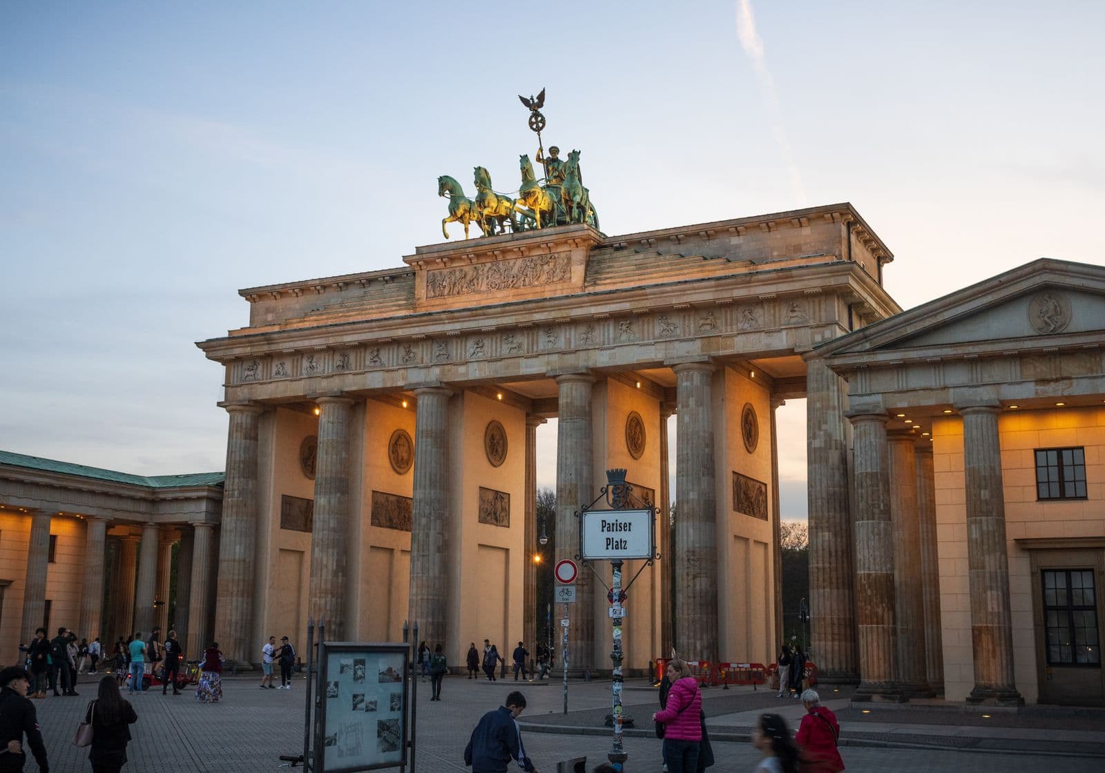 Brandenburger Tor i varmt kveldslys