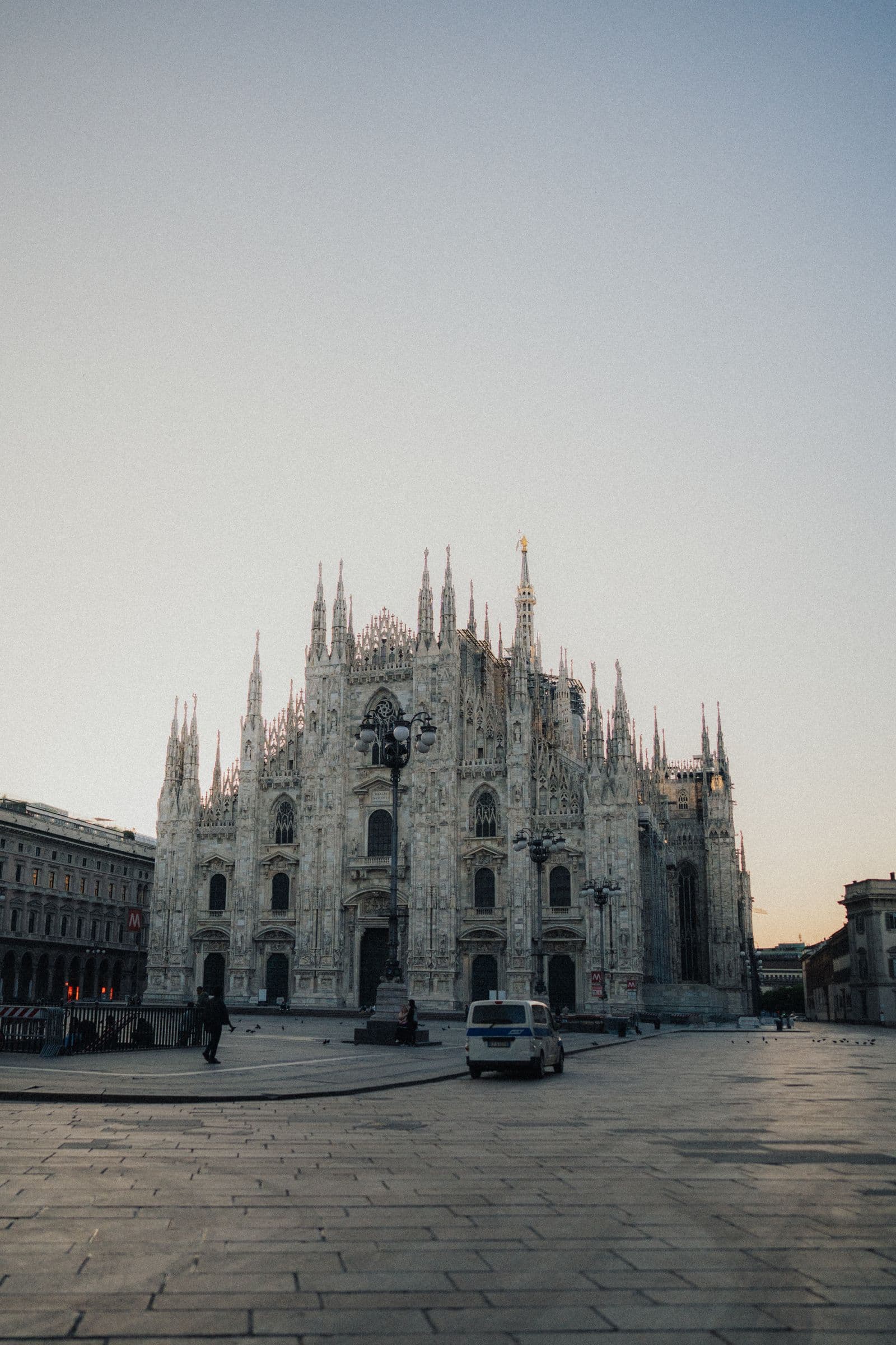 Duomo og plassen foran katedralen i Milano